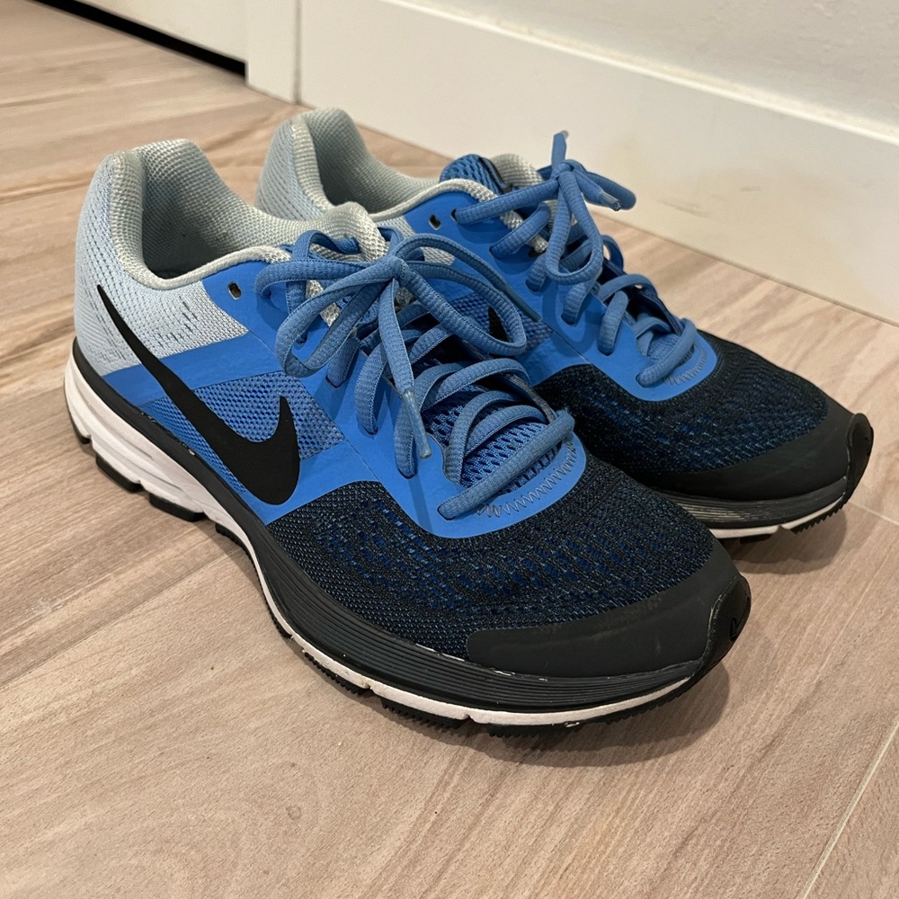 Nike Blue and Black Athletic Shoes Dynamic Design Woman’s Size 7.5
